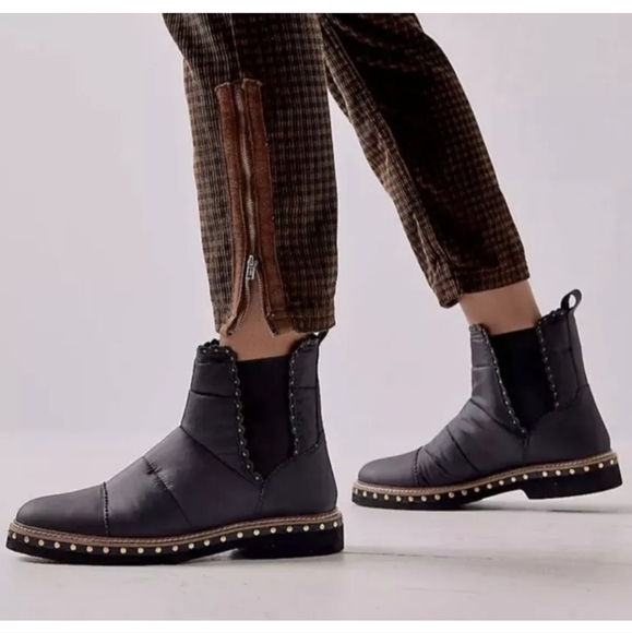 New Free People Atlas Chelsea Black Puffer Boot 40 9.5 - Picture 1 of 10